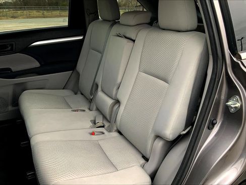 Used 2017 Toyota Highlander LE image 20