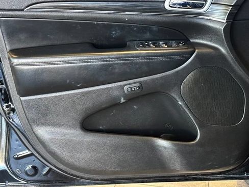 Used 2019 Jeep Grand Cherokee Limited RWD image 15