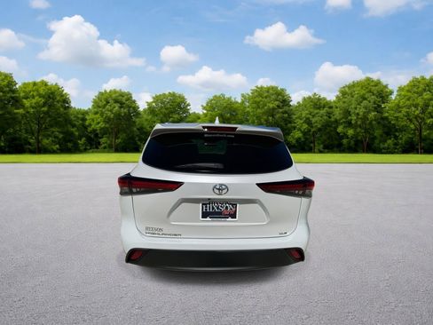 Used 2022 Toyota Highlander XLE image 6