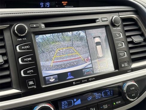Used 2019 Toyota Highlander Limited image 35