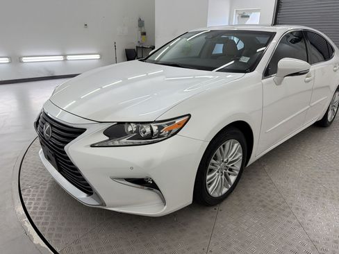 Used 2016 Lexus ES 350 w/ Premium Package w/Wood Trim FWD image 31
