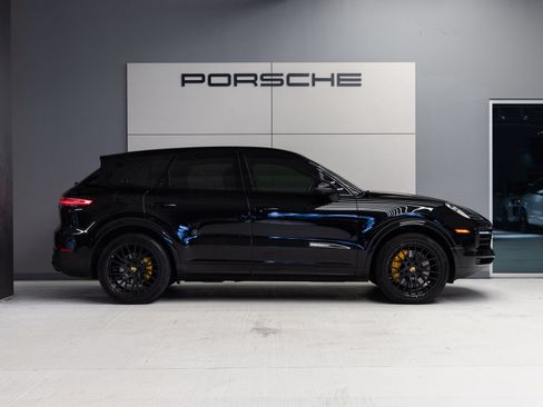 Certified 2023 Porsche Cayenne Platinum Edition AWD/4WD image 8