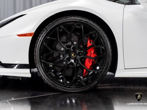 Used 2024 Lamborghini Huracan Tecnica image 10