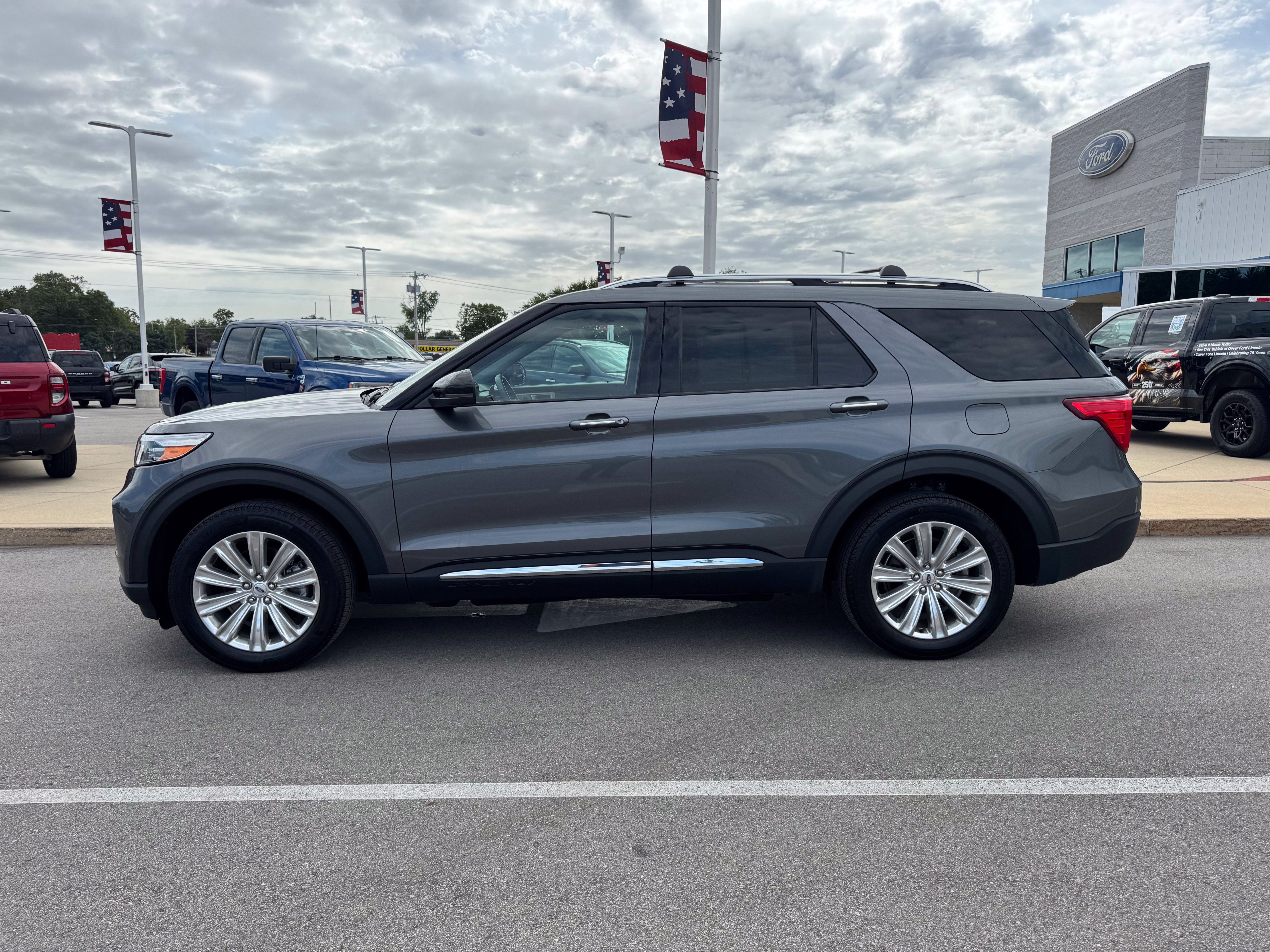 Used 2023 Ford Explorer Limited w/ Hybrid Equipment Group 310A AWD/4WD image 4