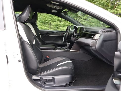 Used 2025 Toyota Camry SE FWD image 39