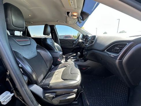Used 2020 Jeep Cherokee Trailhawk image 29