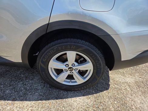 Used 2021 Kia Sorento LX FWD image 26