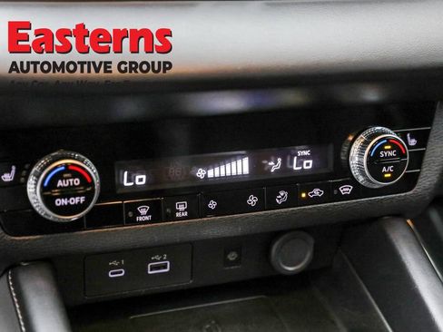 Used 2023 Mitsubishi Outlander SE image 19