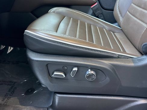 Used 2025 GMC Yukon Denali Ultimate AWD/4WD image 12