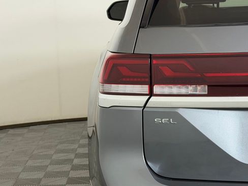 Used 2024 Volkswagen Atlas SEL Premium R-Line AWD/4WD image 12