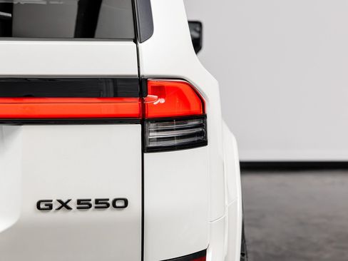 Used 2025 Lexus GX 550 w/ Cold Area Package AWD/4WD image 19