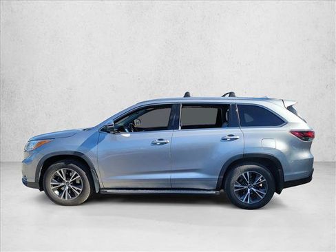 Used 2016 Toyota Highlander XLE image 8