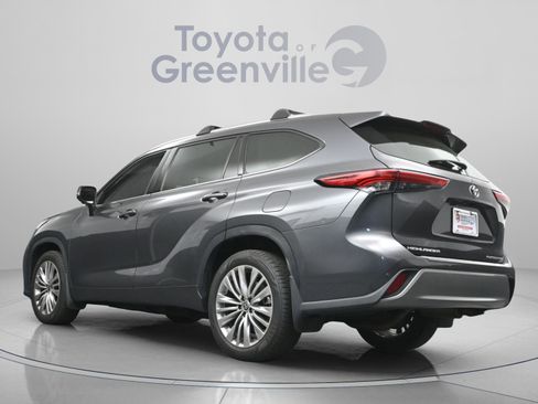 Used 2023 Toyota Highlander Platinum AWD/4WD image 9