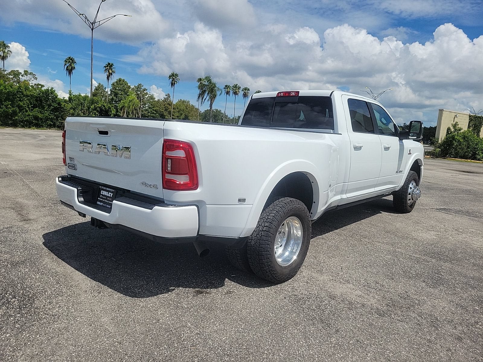 Used 2024 RAM 3500 Limited w/ Safety Group AWD/4WD image 8