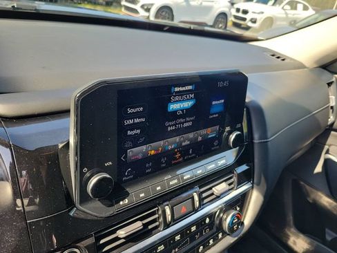 Used 2023 Nissan Pathfinder SL AWD/4WD image 29