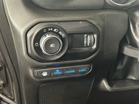 Used 2023 Jeep Wrangler Unlimited Sahara AWD/4WD image 22