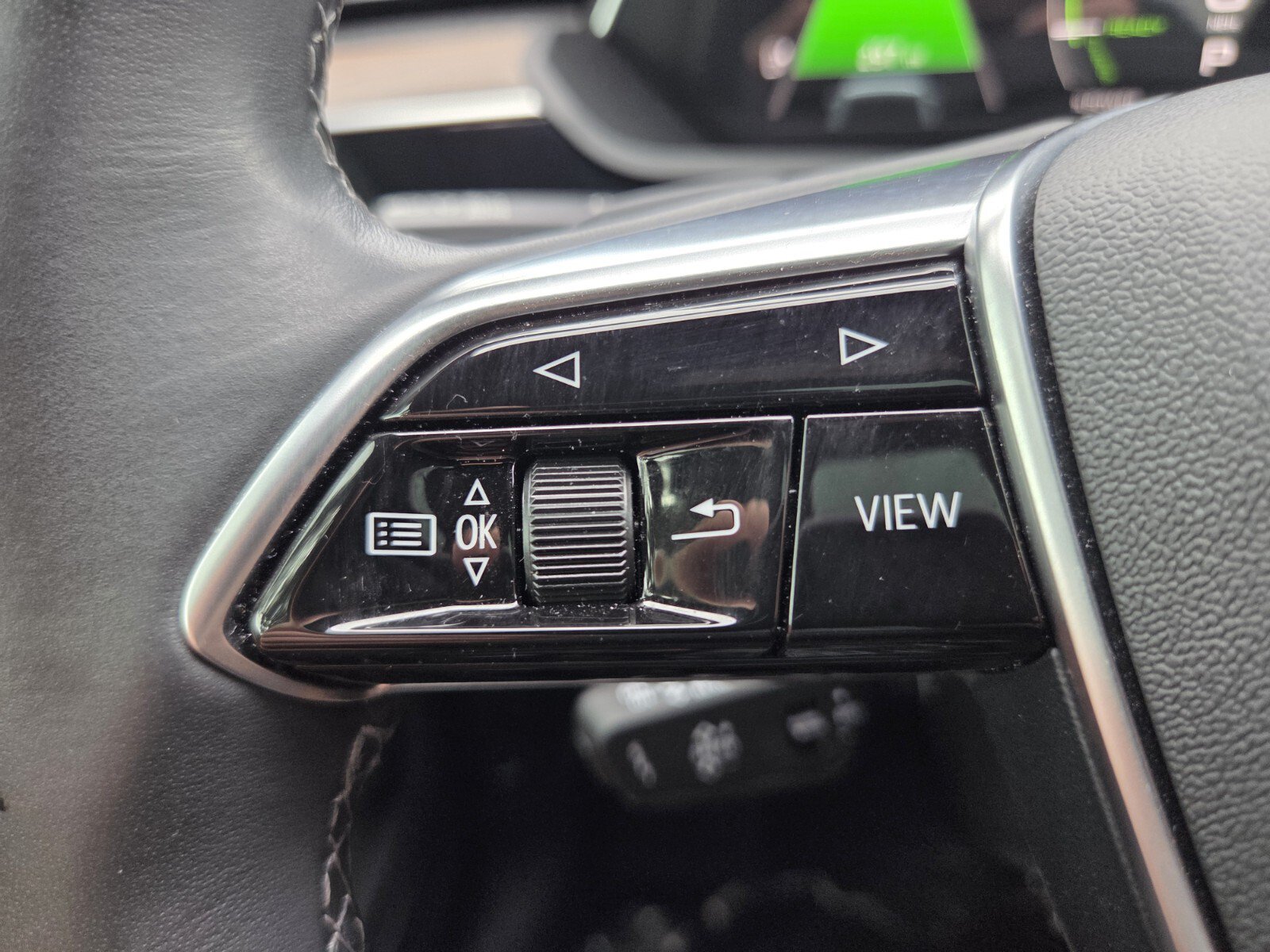 Used 2024 Audi Q8 e-tron Premium Plus AWD/4WD image 29