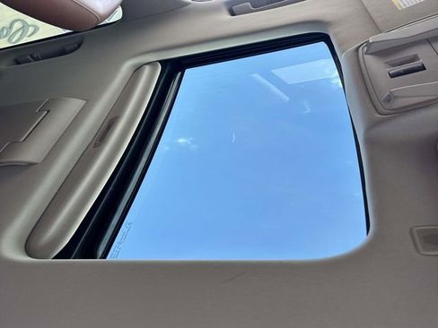 Used 2017 Cadillac Escalade Luxury image 21