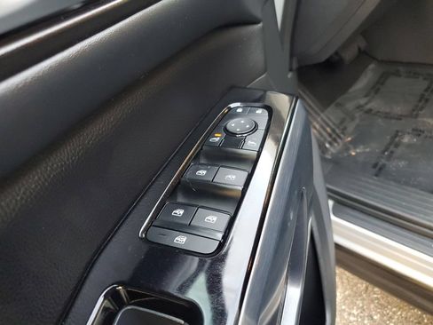 Used 2025 Nissan Pathfinder SL FWD image 17
