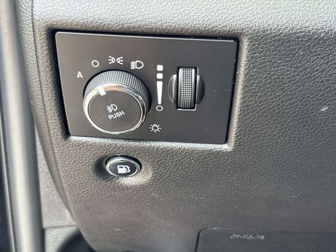 Used 2018 Jeep Grand Cherokee Laredo AWD/4WD image 19
