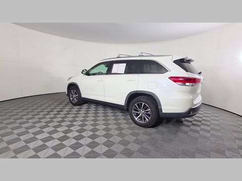 Used 2019 Toyota Highlander XLE FWD image 43