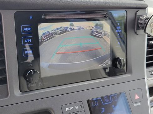 Used 2015 Toyota Sienna XLE image 23