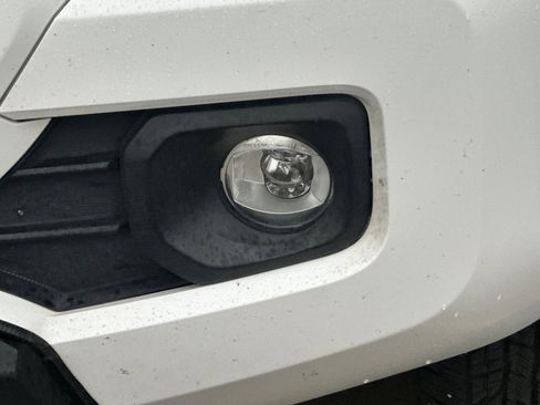 Used 2020 Toyota Tacoma TRD Off-Road image 11