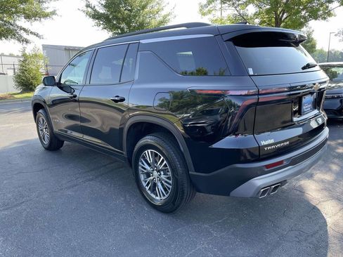 Used 2024 Chevrolet Traverse LT FWD image 4