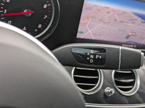 Used 2019 Mercedes-Benz E 300 4MATIC image 28