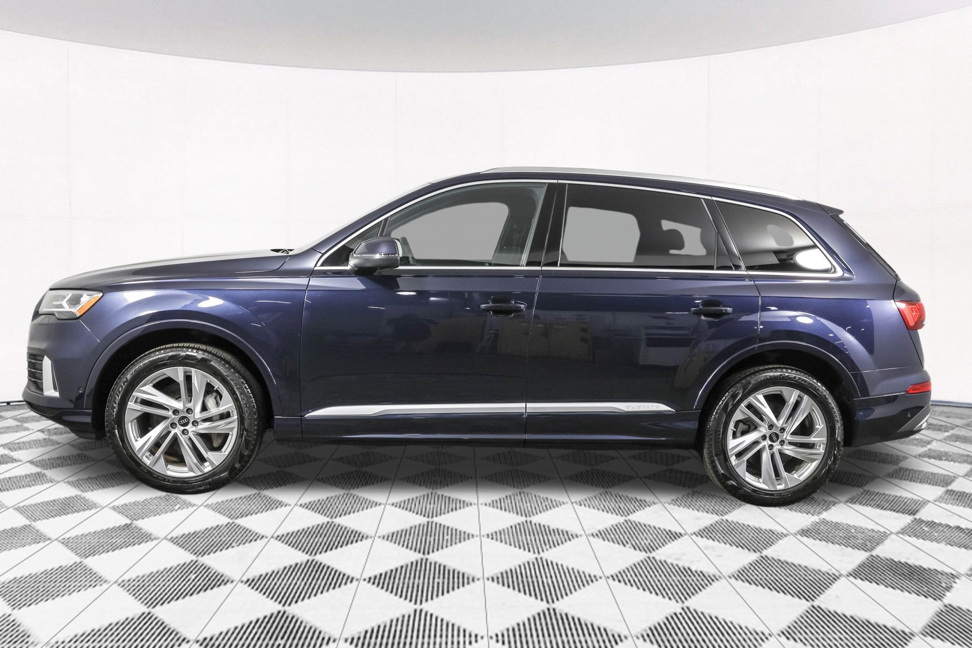Used 2023 Audi Q7 2.0T Premium w/ Convenience Package AWD/4WD image 19