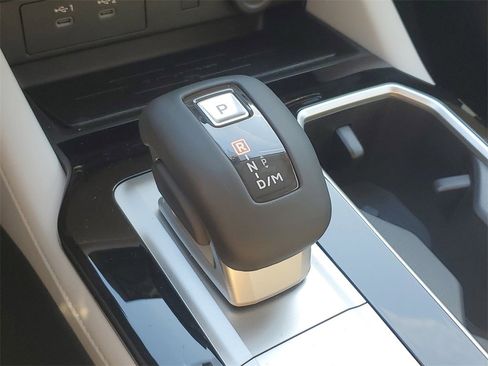 New 2026 Mitsubishi Outlander SE image 32