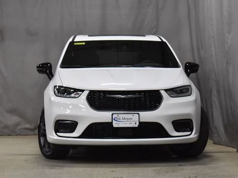 New 2026 Chrysler Pacifica Select image 5