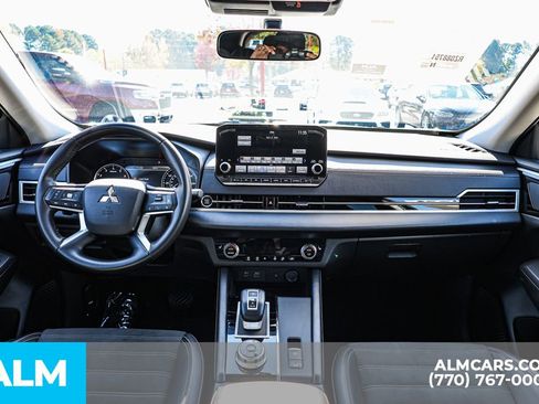 Used 2024 Mitsubishi Outlander SE image 32