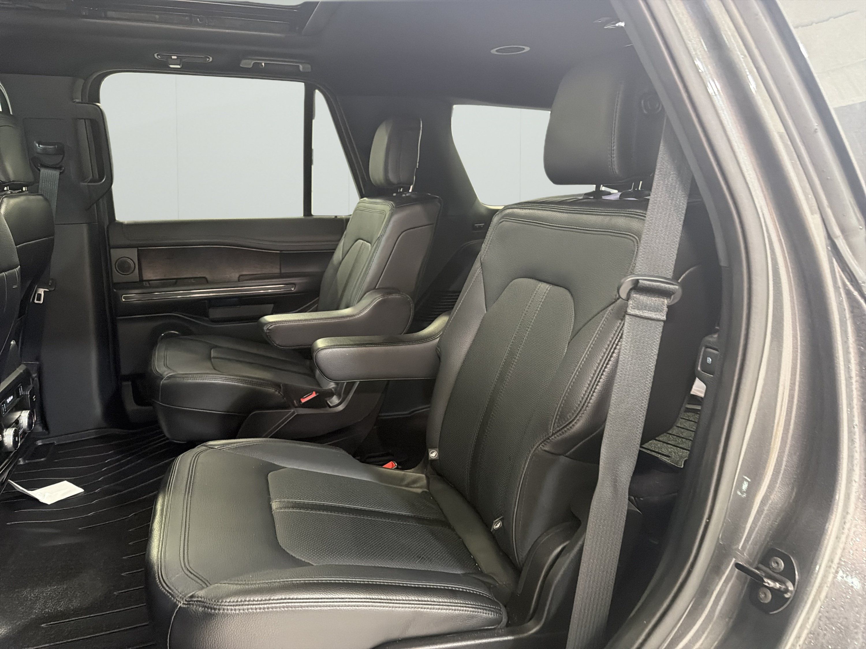Used 2019 Ford Expedition Limited w/ Equipment Group 302A RWD image 10