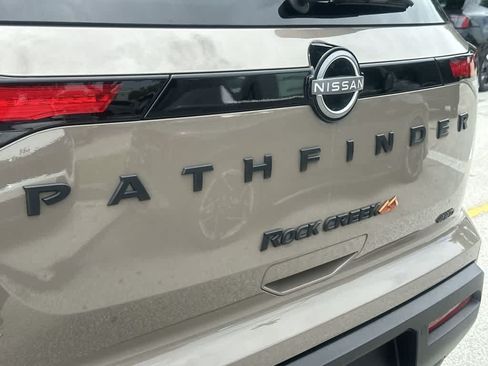 Used 2023 Nissan Pathfinder SV AWD/4WD image 11