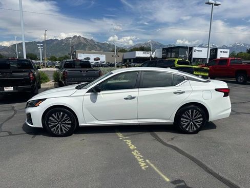 Used 2025 Nissan Altima 2.5 SV AWD/4WD image 7
