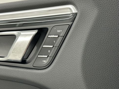 Certified 2024 Porsche Macan image 28