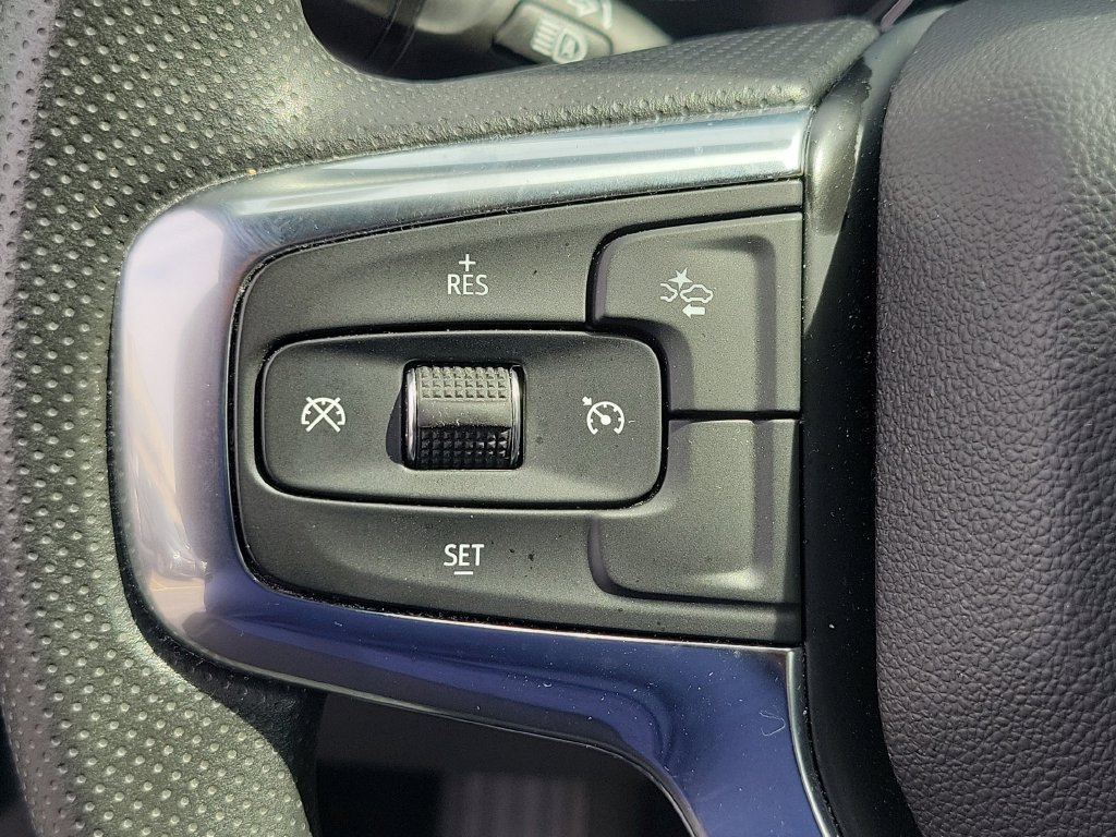 Used 2025 Chevrolet Blazer LT FWD image 24