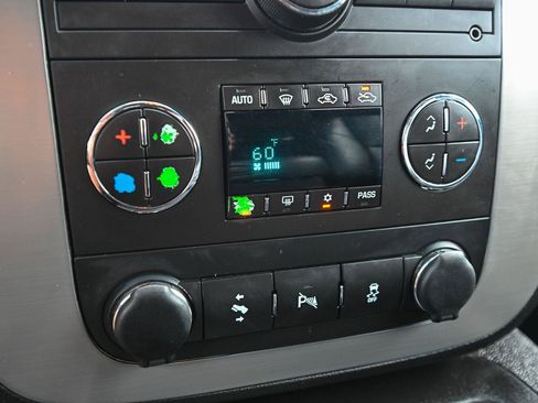 Used 2013 GMC Sierra 2500 SLT w/ SLT Convenience Package AWD/4WD image 34