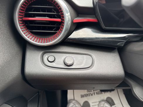 Used 2024 Chevrolet Trax RS w/ Sunroof Package image 22