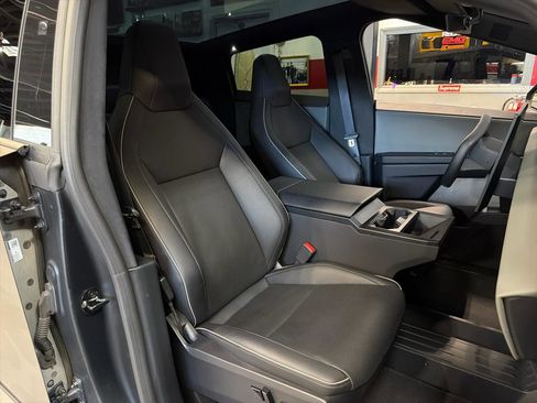 Used 2025 Tesla Cybertruck AWD Crew Cab image 21