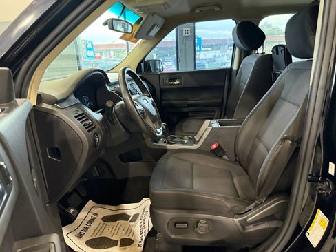 Used 2017 Ford Flex SE image 9