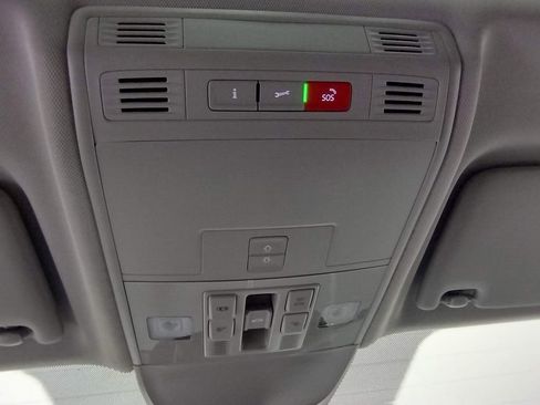 New 2026 Volkswagen Taos SE image 30