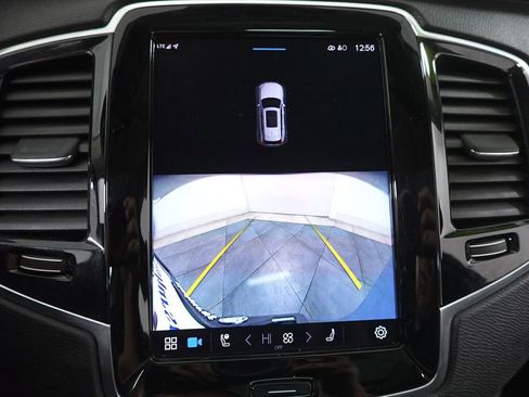 Used 2023 Volvo XC90 B6 Plus image 18