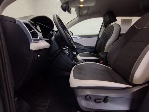 Certified 2025 Volkswagen Taos SE AWD/4WD image 22