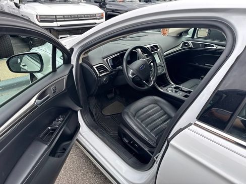 Used 2017 Ford Fusion SE w/ Fusion SE Technology Package AWD/4WD image 11