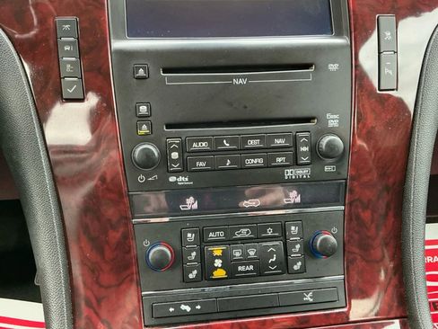 Used 2010 Cadillac Escalade Premium image 33