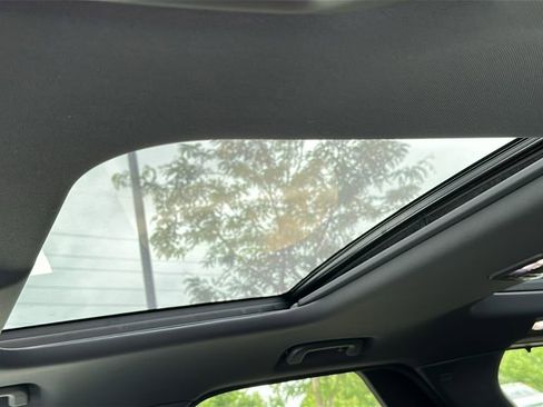 New 2025 Land Rover Discovery S image 13