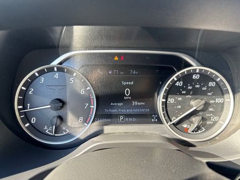 Used 2024 Nissan Titan SV w/ SV Bronze Edition Package image 28