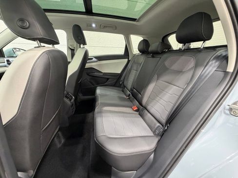 Used 2026 Volkswagen Taos SE w/ Panoramic Sunroof Package FWD image 22